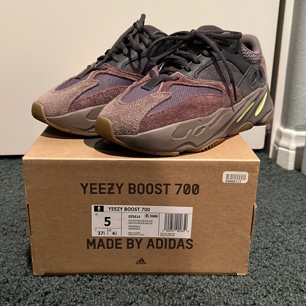 Yeezy Boost 700